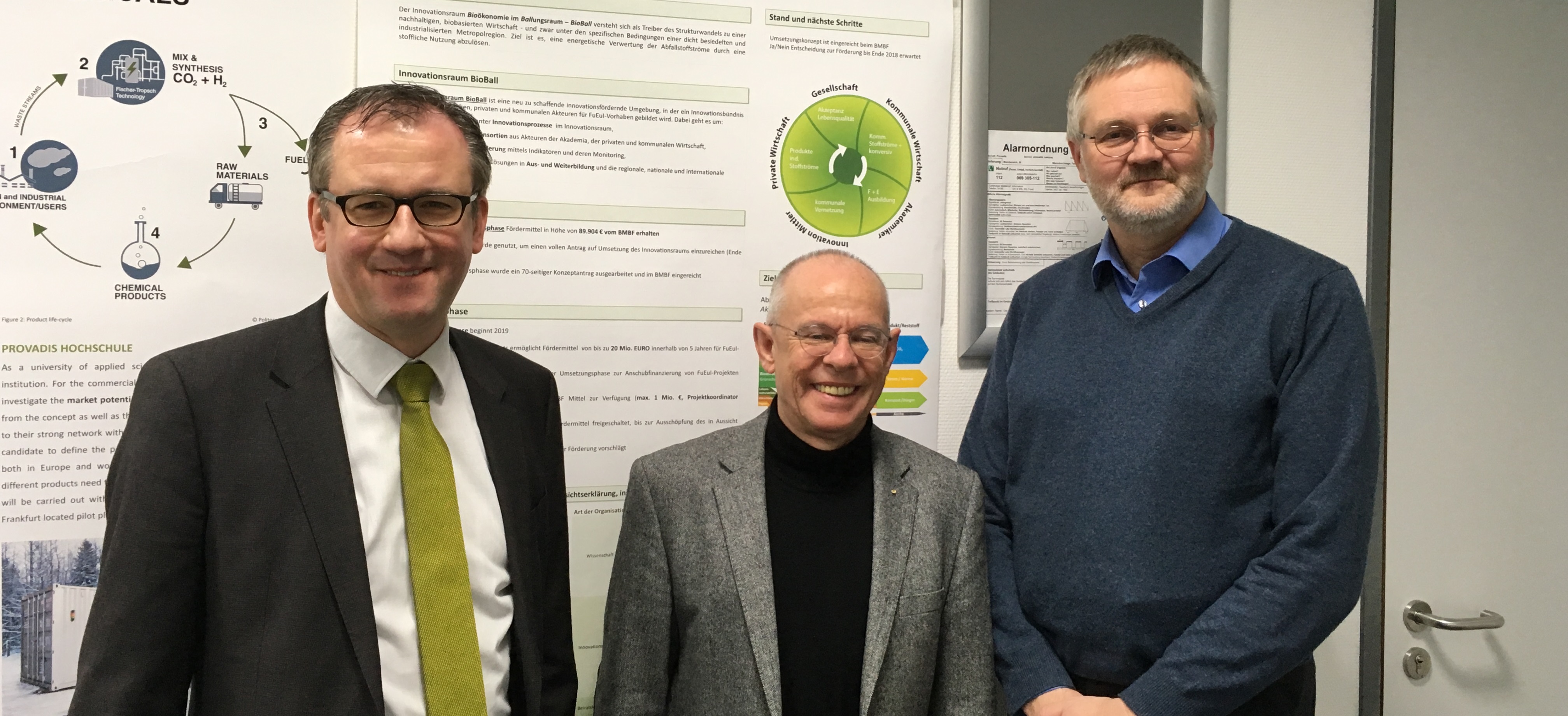 Der Vorstand des Vereins BioBall (v.l.n.r.): Dr. Bernd Paul Rentmeister (Wirtschaftsförderung Frankfurt GmbH), Dr. Manfred Kircher (Kircher Advice in Bioeconomy) und Prof. Dr. Thomas Bayer (Provadis Hochschule). © 2019 Provadis Partner für Bildung und Beratung GmbH